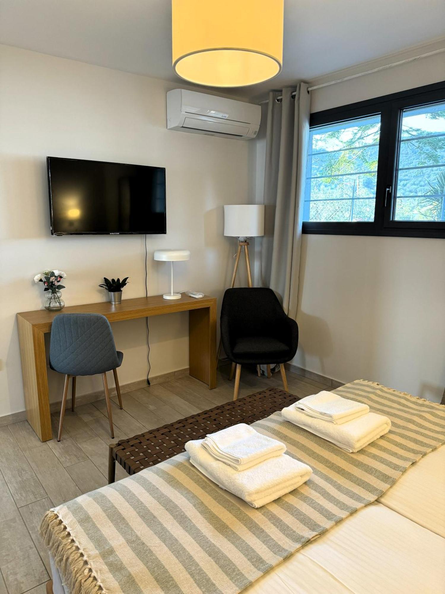 Acra Melia Apartment Palaiontsiflikion Exterior photo