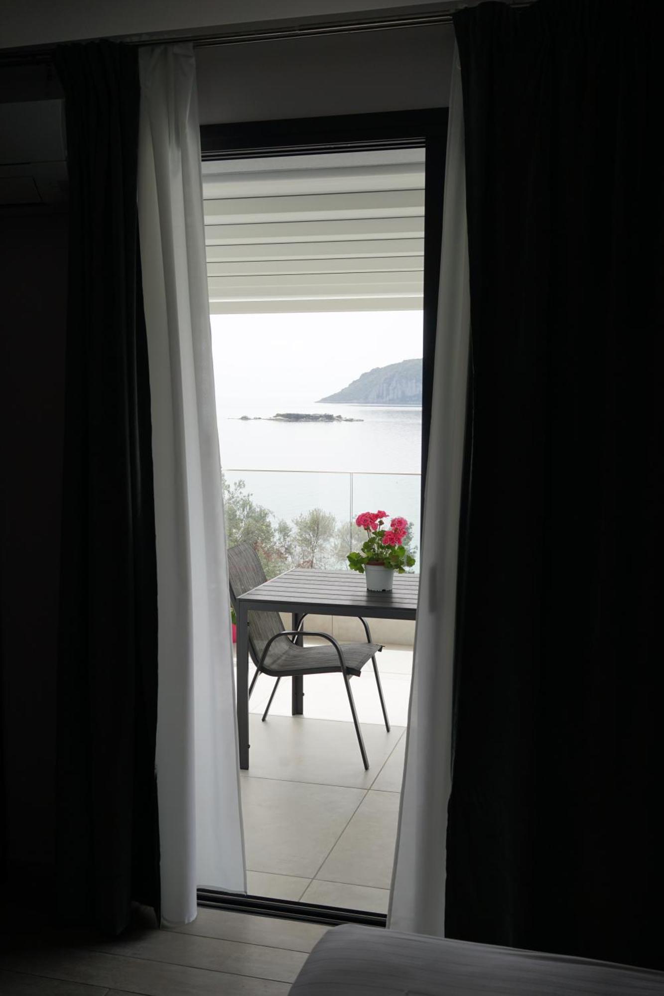Acra Melia Apartment Palaiontsiflikion Exterior photo
