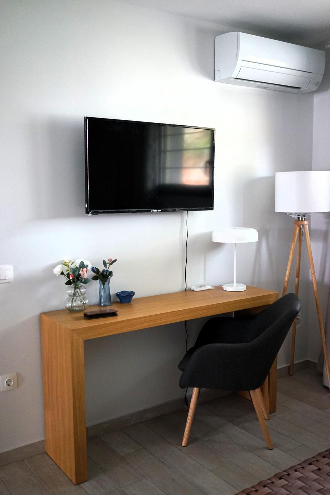 Acra Melia Apartment Palaiontsiflikion Exterior photo